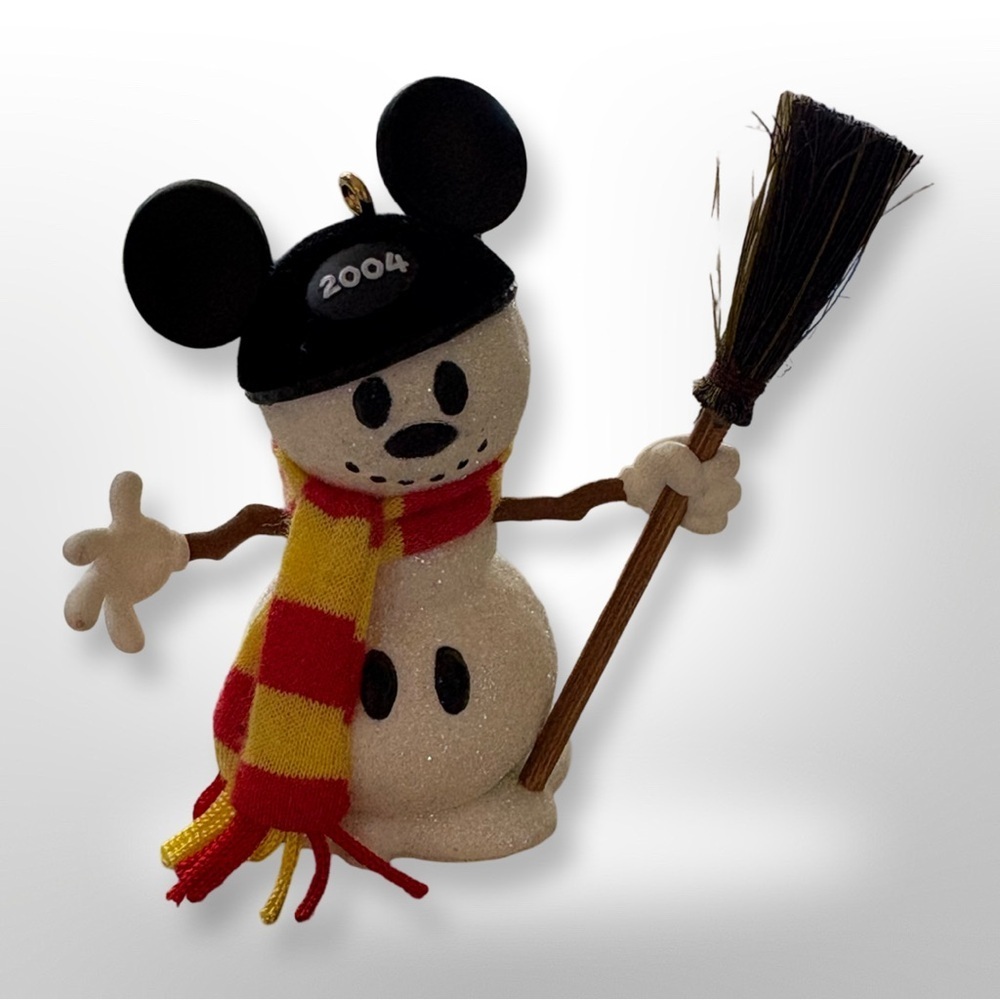 Hallmark Disney 2004 Snow Sculpture Mickey Mouse